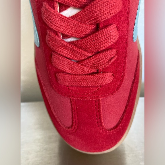 STEVE MADDEN WOMENS RED AND BLUE SNEAKERS - Picture 5 of 15